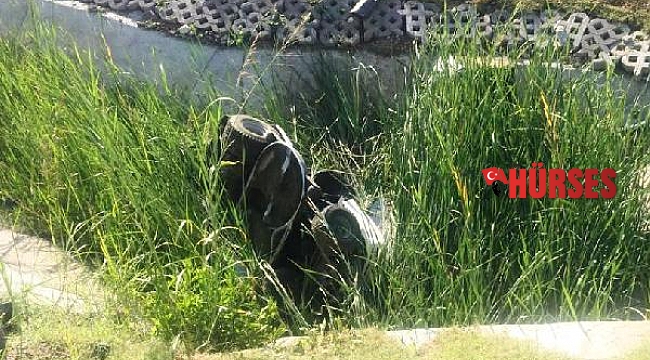 Çim traktörüyle yapay su kanalına düştü