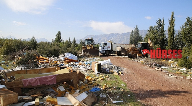 Çöplüğe dönen ormanlık alandan 28 kamyon çöp çıktı