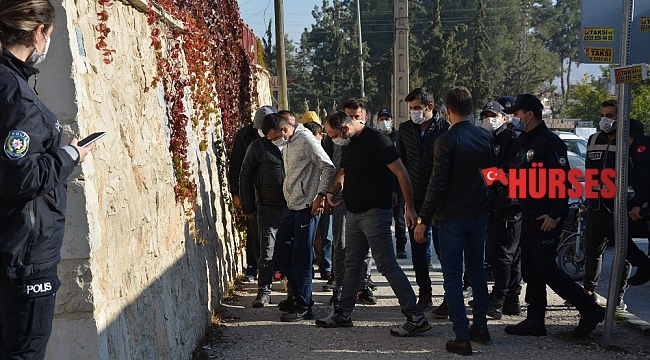 Darp ettikleri şahsı alıkoyan 12 kişi gözaltına alındı