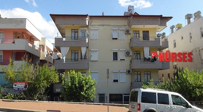 Deprem korkusuyla geceyi dışarda geçiren apartman sakinleri evlerine döndü