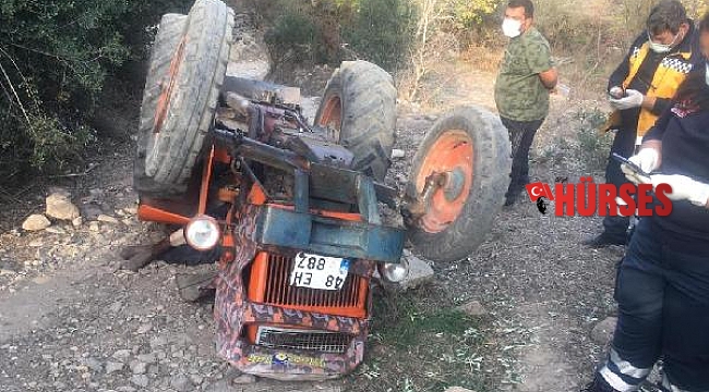 Devrilen traktörün altında kalan yaşlı çift öldü
