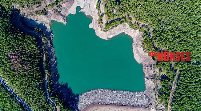 Göletin suyu çekildi, çöpler ortaya çıktı