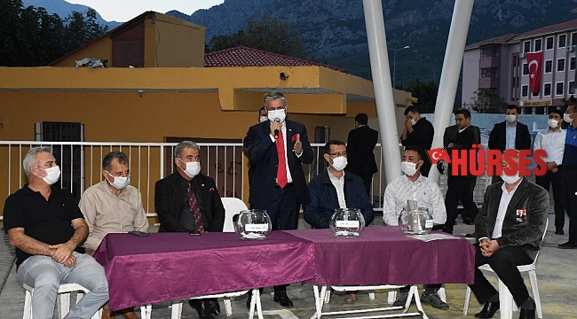 Kemer'de pazar esnafı yeni yerlerine kavuştu