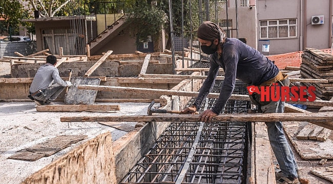 Kepez'den iki okula çok amaçlı salon