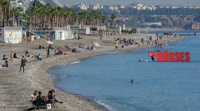 Kısıtlamanın ardından dünyaca ünlü sahile akın ettiler