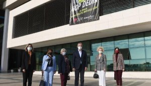 Konyaaltı Belediyesi'nden 'Asıl Biz Hop Dedik' pankartı