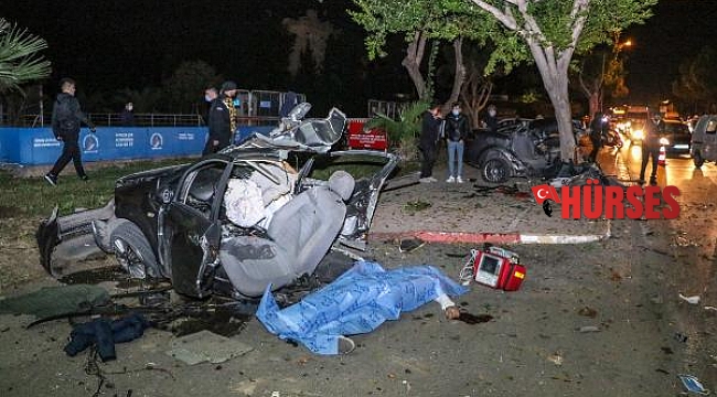 Makas atan otomobil ağaca çarparak ortadan ikiye ayrıldı: 1 ölü, 1 yaralı