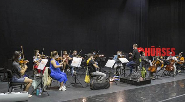 Orkestra ve bale aynı sahnede