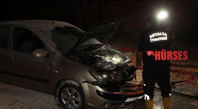 Seyir halindeki otomobil yandı