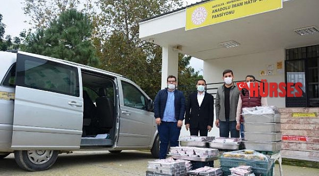 AK Parti'den ihtiyaç sahiplerine yardım