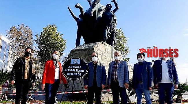 Ankaralılar Ata'ya çelenk sundu