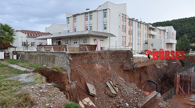 Antalya'da hastanenin acil servisi, heyelan nedeniyle boşaltıldı