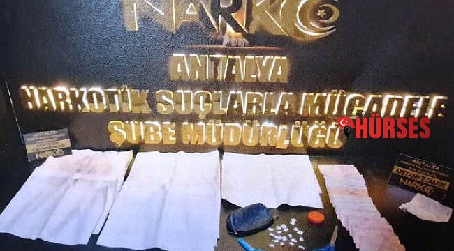 Aracından kağıda emdirilmiş 1,8 milyon TL değerinde uyuşturucu çıktı