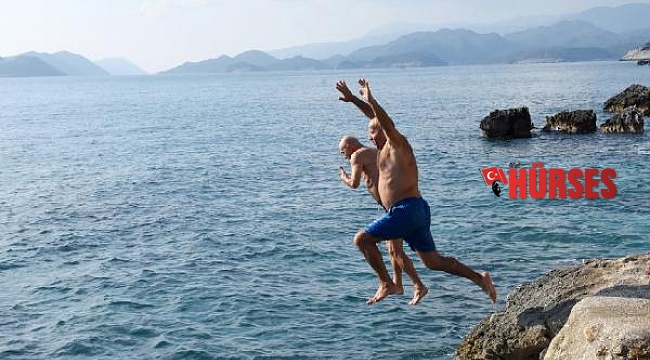 Aralık ayında denize girdiler