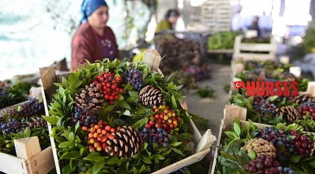 Avrupa'ya 25 milyon liralık Noel çelengi