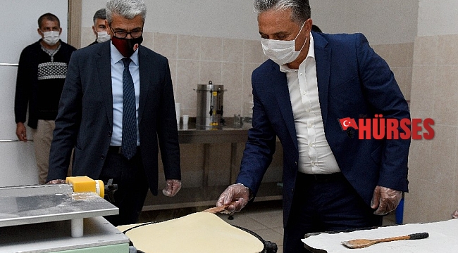 Başkan Uysal, kadın girişimcilerle erişte hazırladı