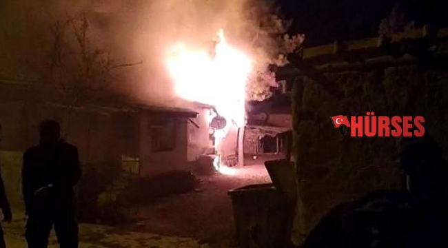 İhsaniye'de ev yangını