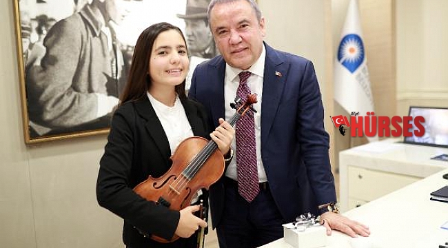 Kemanın yıldızı Elif Eroğlu, Amerika'da üçüncülük kazandı