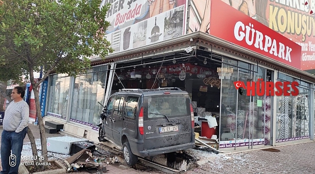 Kontrolden çıkan araç iş yerine girdi