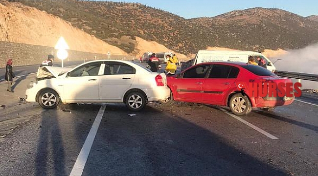 Korkuteli'nde 5 araç birbirine girdi: 7 yaralı