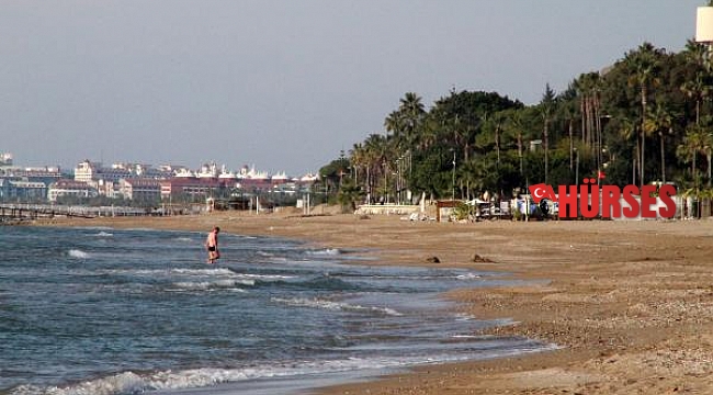 Manavgat'ta kısıtlamada sahiller boş kaldı