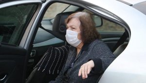 Motosikletli kapkaççılar, yürüyüşe çıkan kadının çantasını çaldı