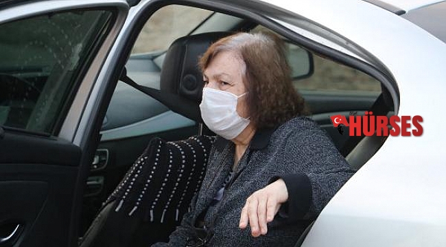 Motosikletli kapkaççılar, yürüyüşe çıkan kadının çantasını çaldı