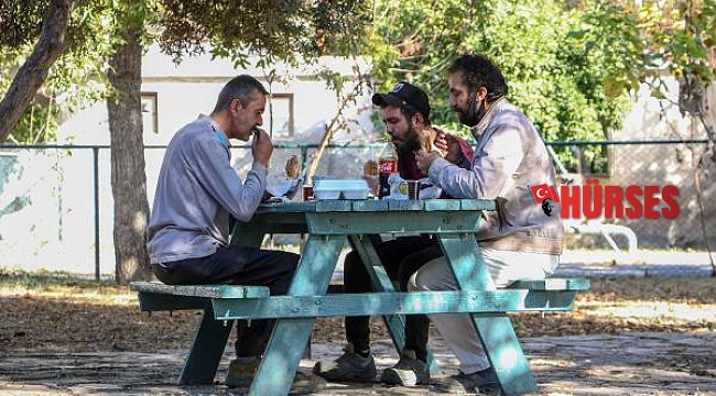 Parklar açık hava restoranı gibi