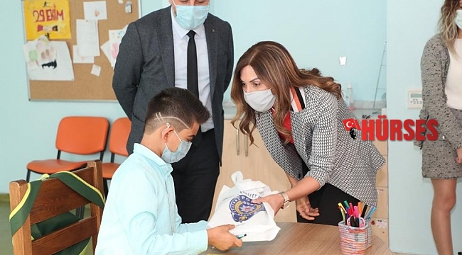 Polis eşlerinden ihtiyaç sahibi öğrencilere destek