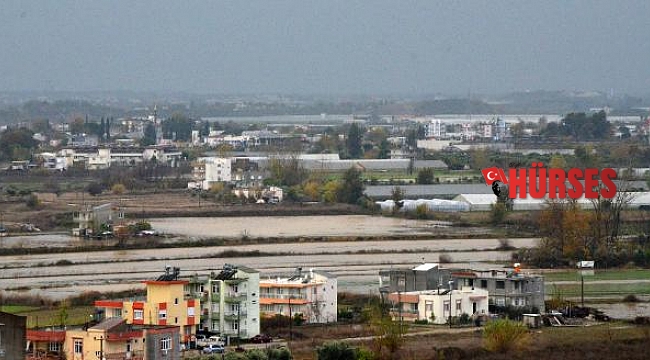 Serik'te sağanak; tarım alanları su altında kaldı