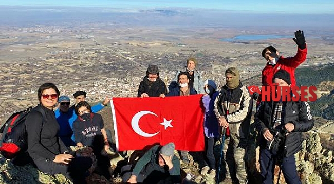 Sultandağları'na tırmanıp, bayrak diktiler