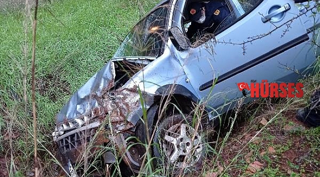 Ticari araç şarampole devrildi: 1 ölü, 1 yaralı