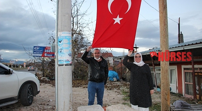 Türk bayrağı yenisiyle değiştirildi