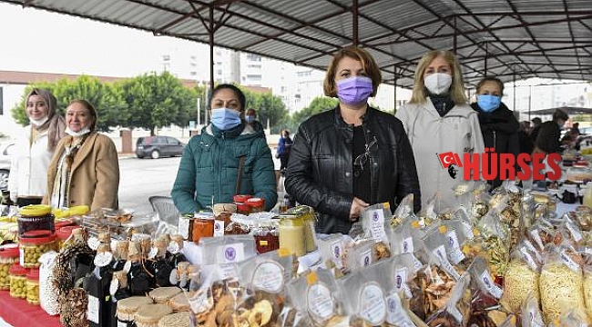 Üreten Eller Pazarı'nda yeni yıl heyecanı