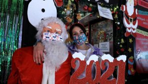 Yılbaşı temalı cerrahi maskelere ilgi yoğun