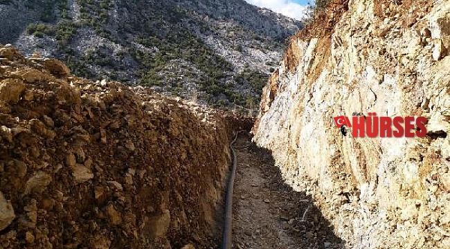 Büyükşehir İbradı'da içme suyu hattında deplase çalışması yaptı