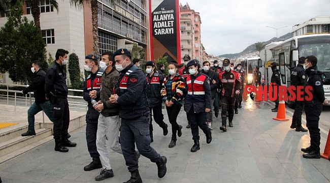 Çökertilen uyuşturucu çetesi şüphelileri adliyede