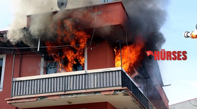 Daire alev alev yandı, binadakileri polis tahliye etti