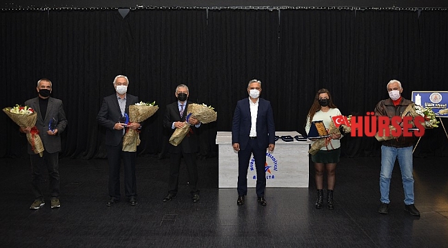 Emekli olan personeller plaketle uğurlandı