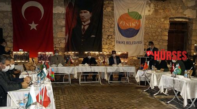 Finike'de, belediyeye ait işyerlerinde kira ödemeleri ertelendi