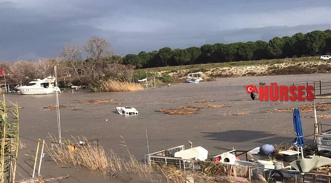 Fırtınada batan tekneler vinç yardımıyla çıkartıldı