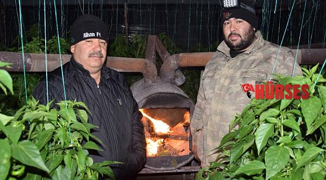 Kumluca'da sera üreticileri don nöbetine başladı