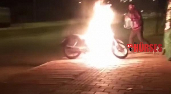 Motosikletindeki yangına damacanadaki suyla müdahale etti