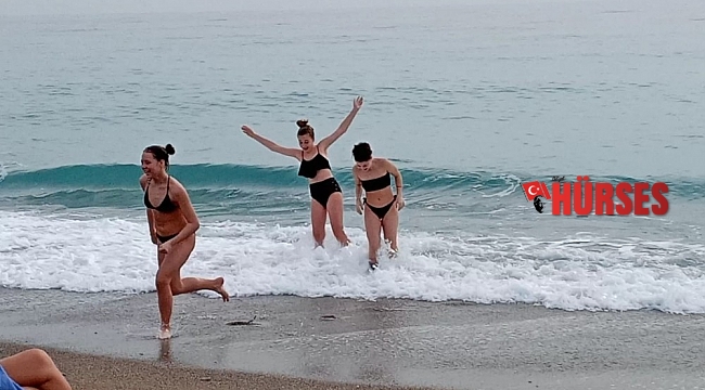 Ocak ayında deniz keyfi yaşadılar