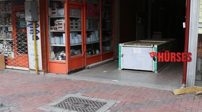 Tartıştığı komşu esnafa kafa atıp, dövdü