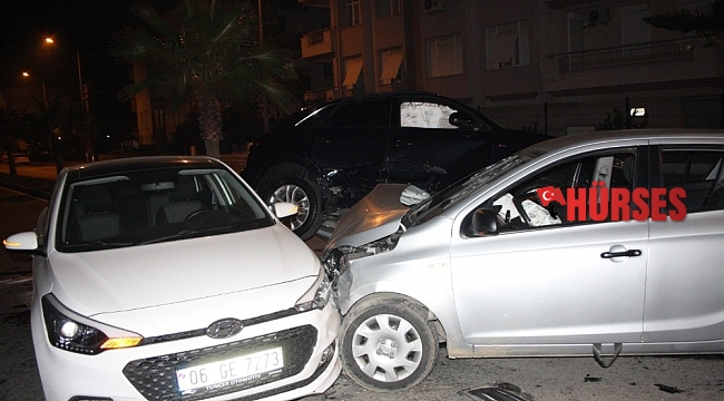 Üç aracın birbirine girdiği kazada kimsenin burnu kanamadı