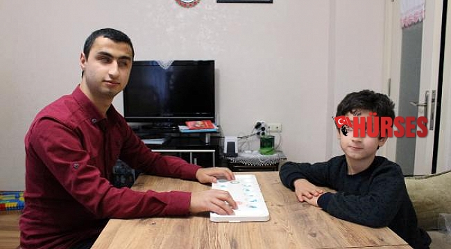 Yakıştır kardeşler, dünyayı parmaklarıyla keşfetti