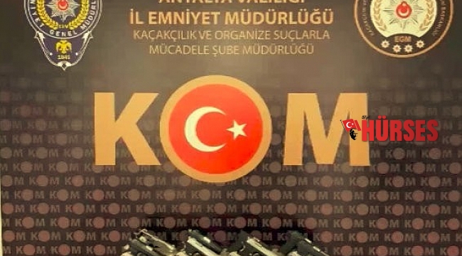 Yasadışı silah ticareti operasyonunda 3 kişi tutuklandı