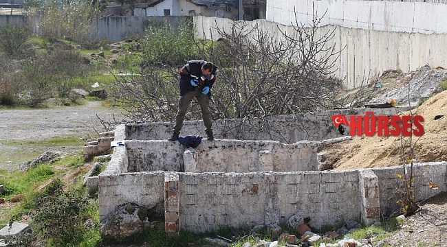 Antalya'da etrafı duvarlarla örülü boş arazide erkek cesedi bulundu