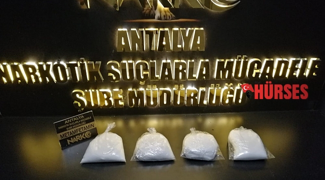 Antalya'da otomobille metamfetamin ticaretine şok baskın